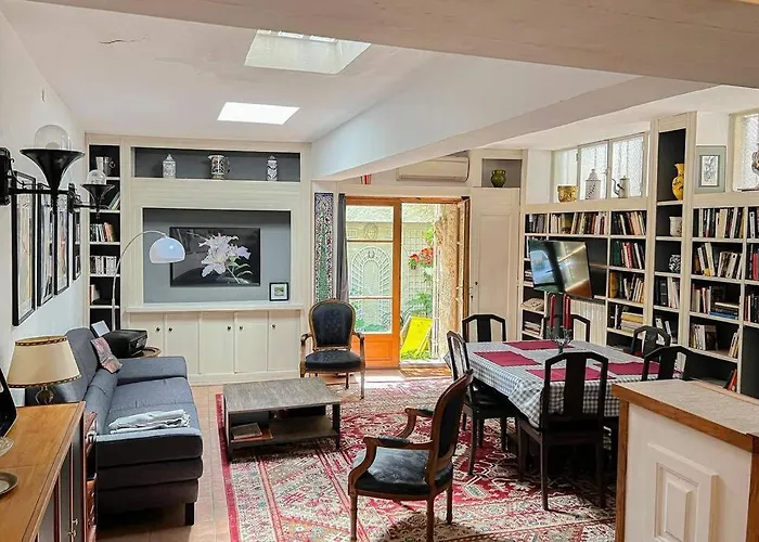 Tranquil Apt With Patio, Pezenas Historic Centre