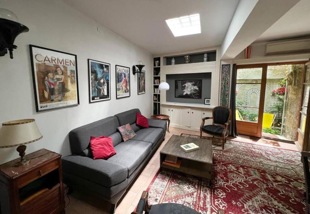 Tranquil With Patio, Historic Centre Apartment Pézenas