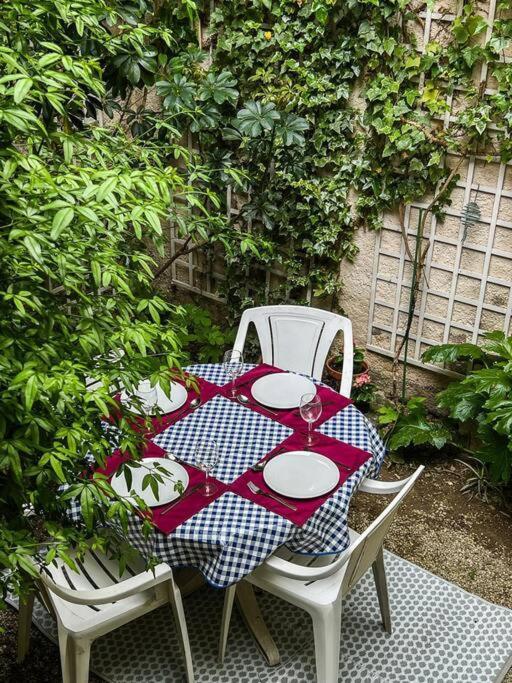 Tranquil With Patio, Historic Centre Apartment *
